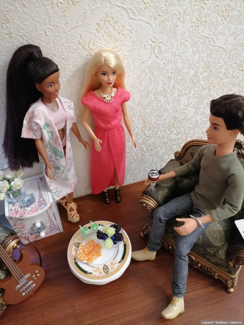 Они сами пишут свои истории: Жак-Анж, Фирузе, Айше