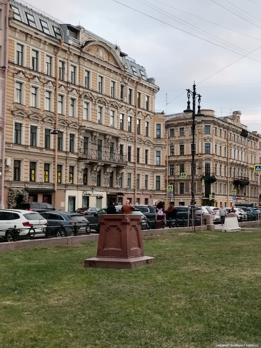 Апрельский Санкт-Петербург: Прогулка с Милошем