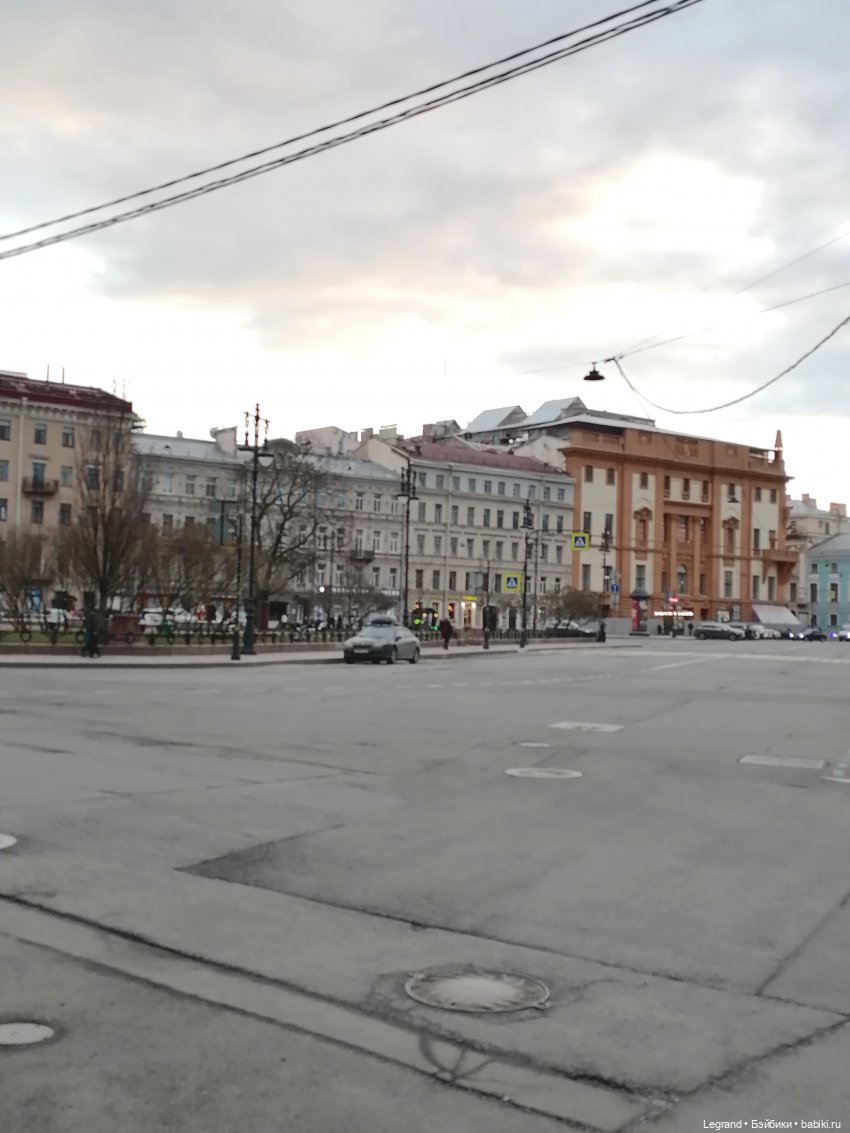 Апрельский Санкт-Петербург: Прогулка с Милошем