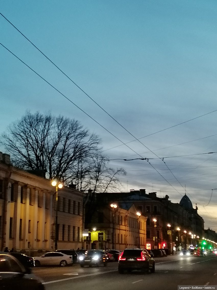 Санкт-Петербург: Айсель в вечернем Парадном (фото 2)