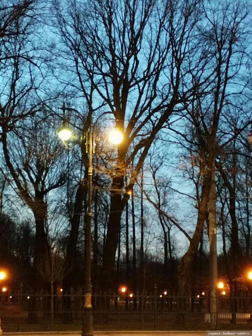 Санкт-Петербург: Айсель в вечернем Парадном (фото 5)