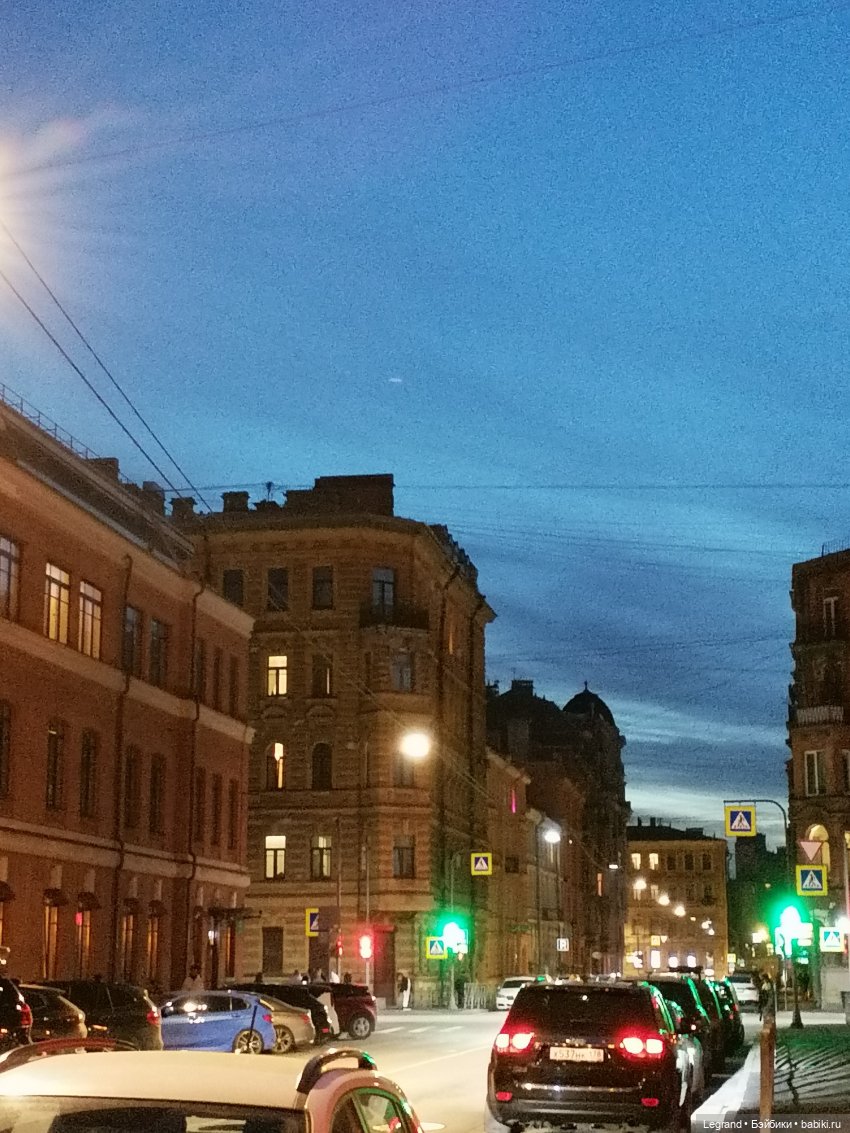 Санкт-Петербург: Айсель в вечернем Парадном