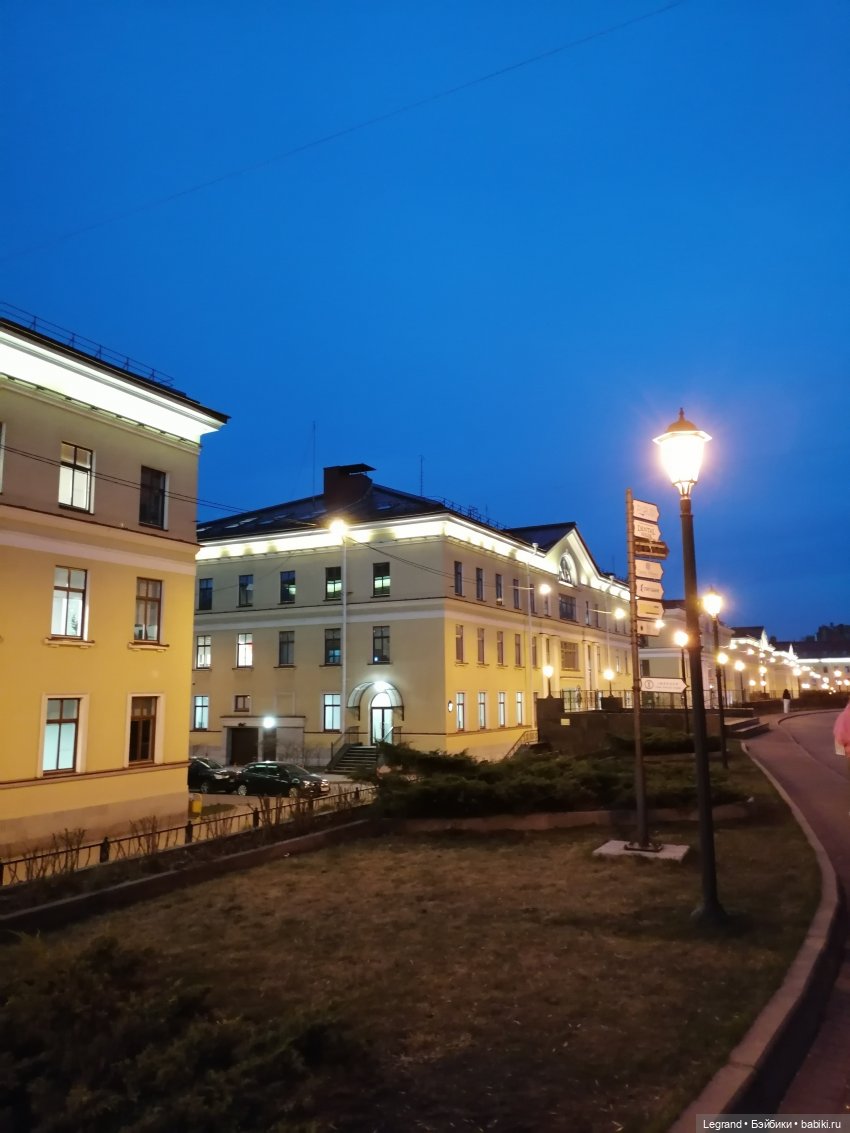 Санкт-Петербург: Айсель в вечернем Парадном