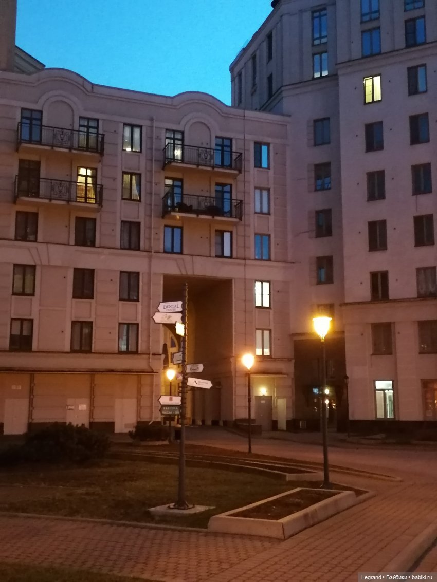 Санкт-Петербург: Айсель в вечернем Парадном