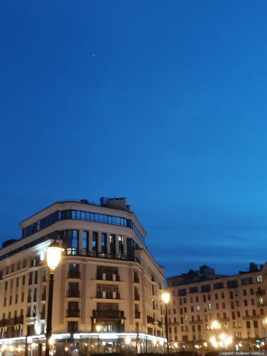 Санкт-Петербург: Айсель в вечернем Парадном