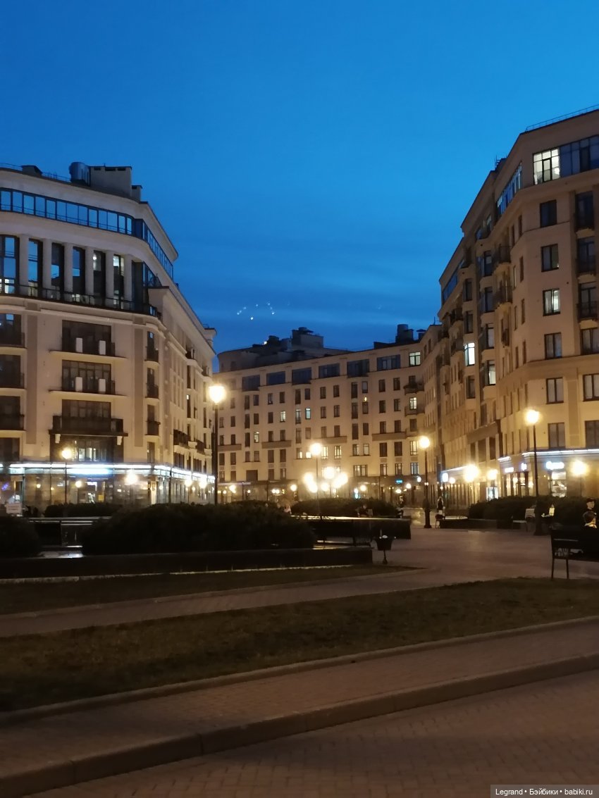 Санкт-Петербург: Айсель в вечернем Парадном