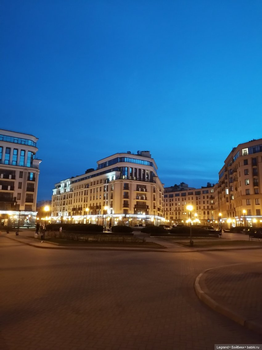 Санкт-Петербург: Айсель в вечернем Парадном