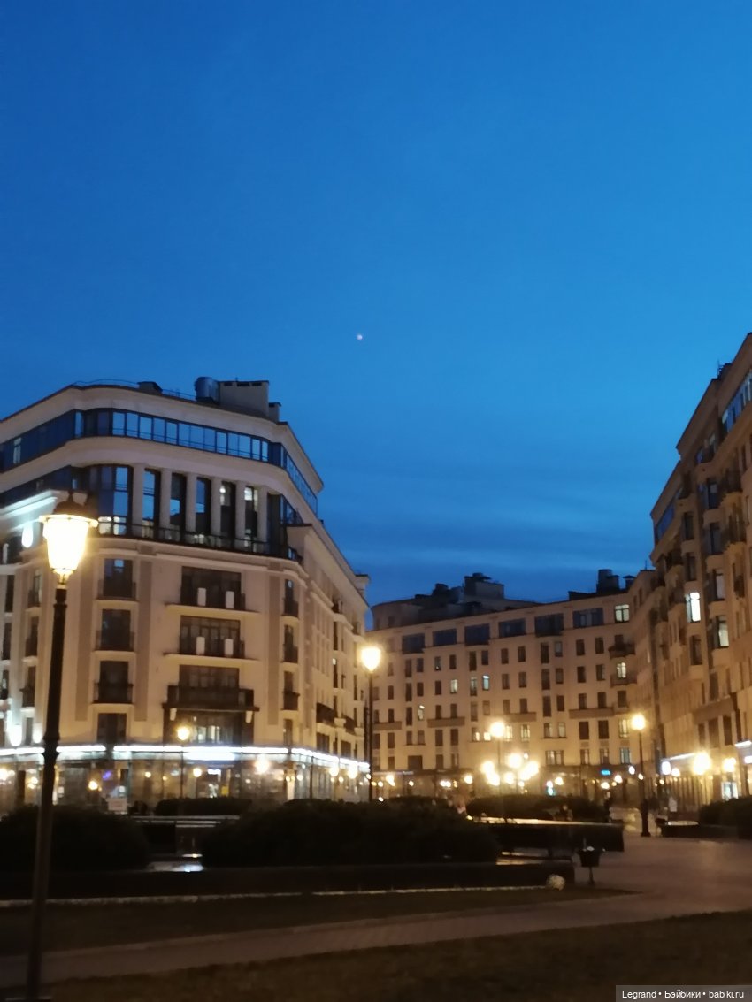 Санкт-Петербург: Айсель в вечернем Парадном