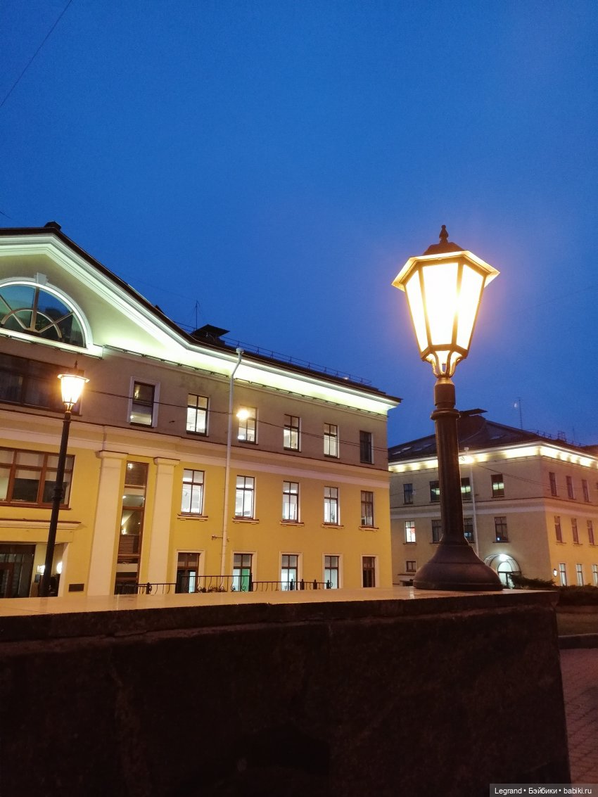 Санкт-Петербург: Айсель в вечернем Парадном (фото 6)