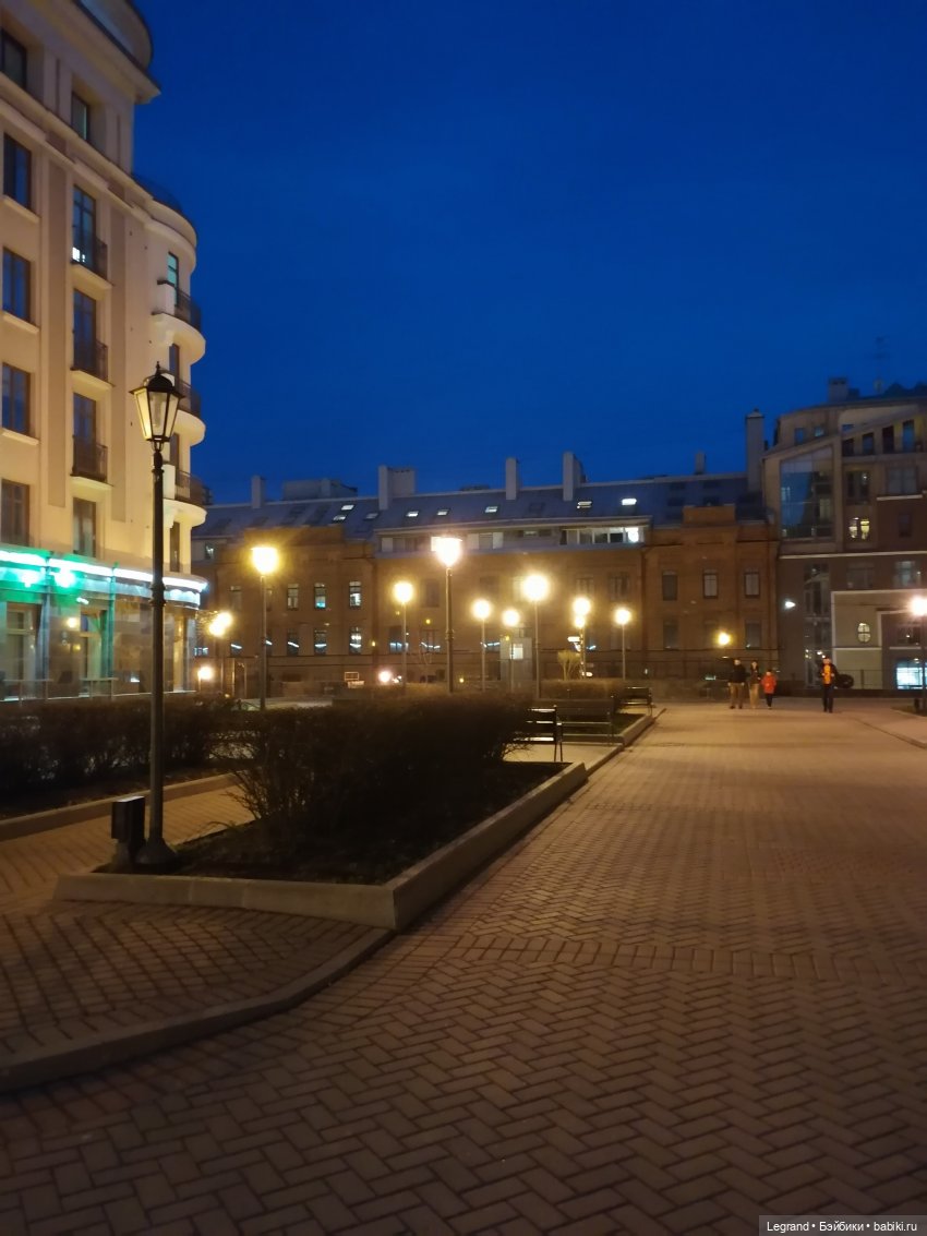 Санкт-Петербург: Айсель в вечернем Парадном