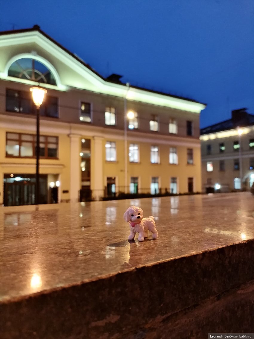 Санкт-Петербург: Айсель в вечернем Парадном