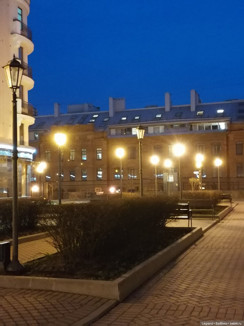 Санкт-Петербург: Айсель в вечернем Парадном