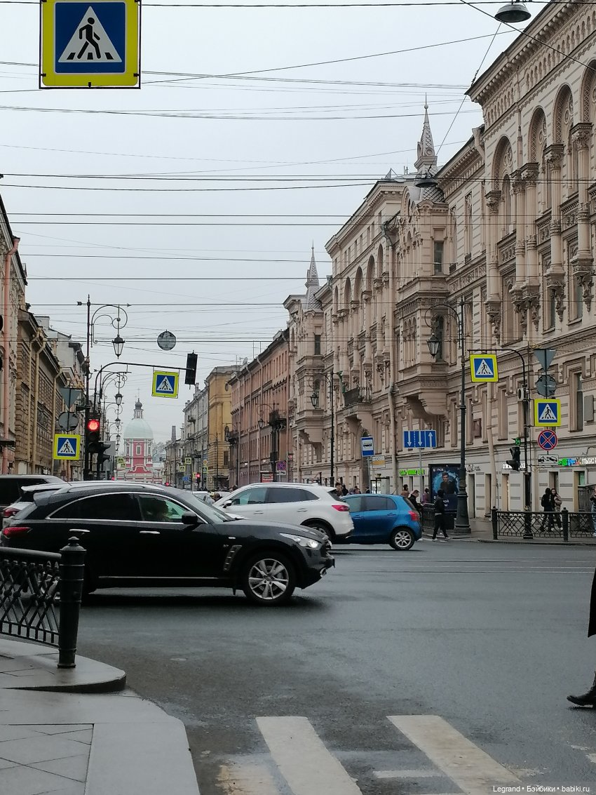 Санкт-Петербург. Пышное цветение сакуры