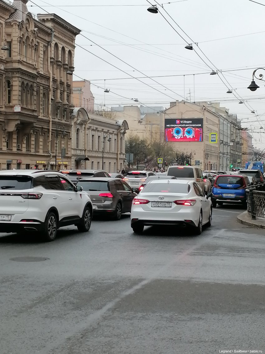 Санкт-Петербург. Пышное цветение сакуры