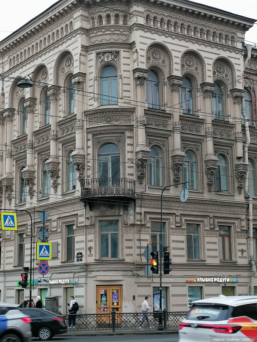 Санкт-Петербург. Пышное цветение сакуры