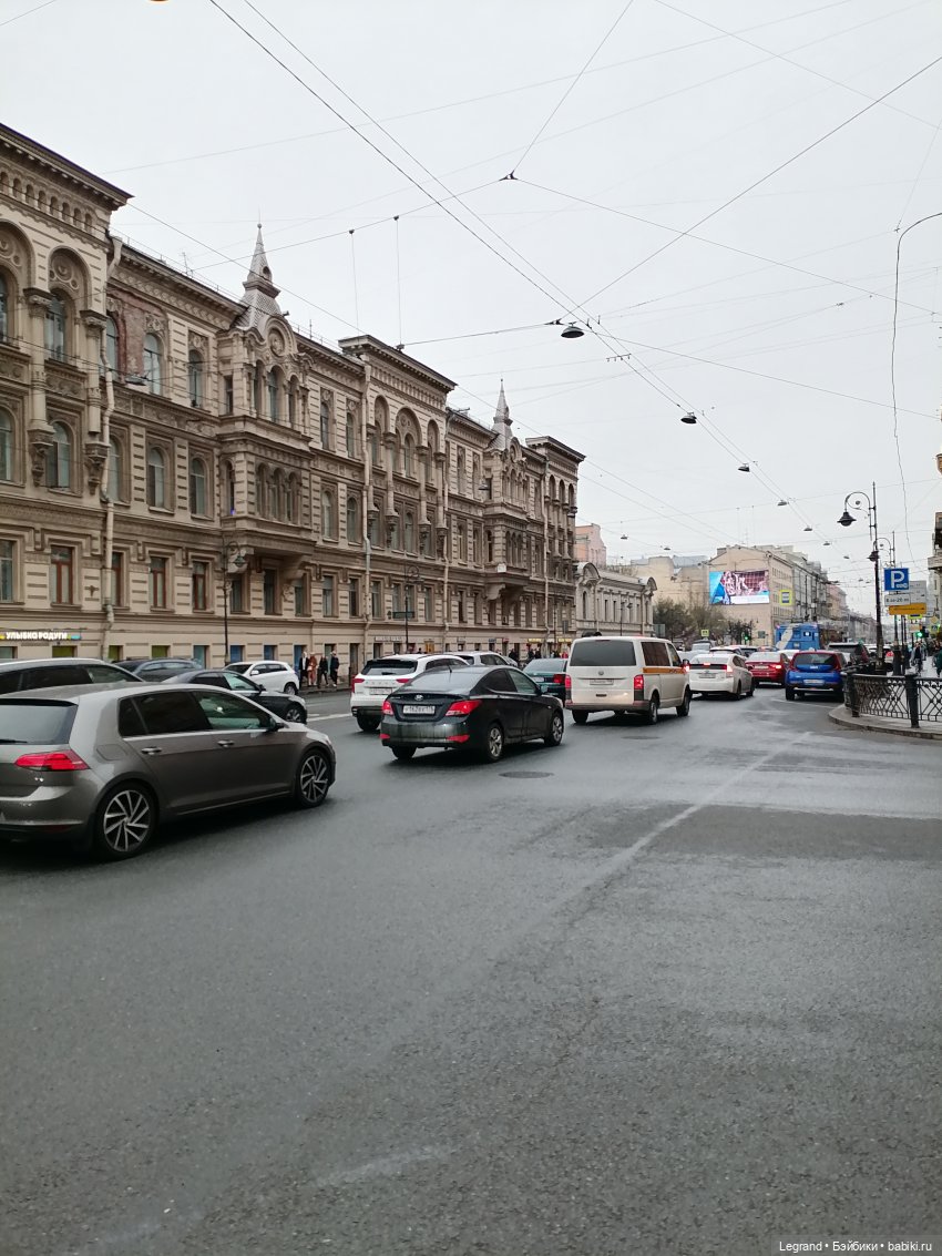 Санкт-Петербург. Пышное цветение сакуры