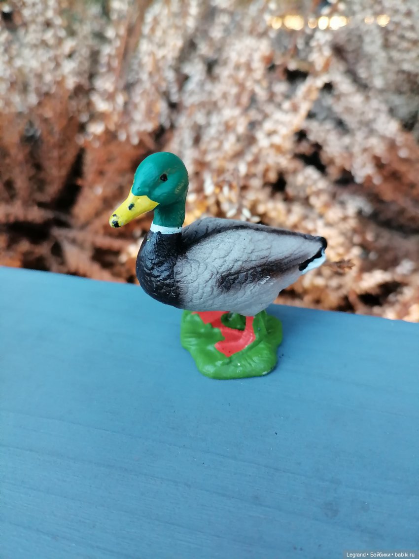 Первые весенние цветочки: Барин на прогулке