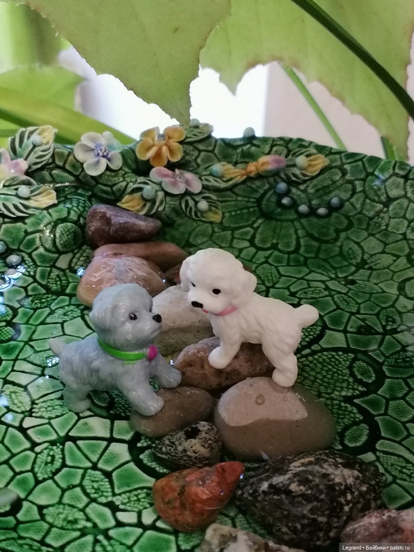 Лурения: Дамла и Айсель в саду