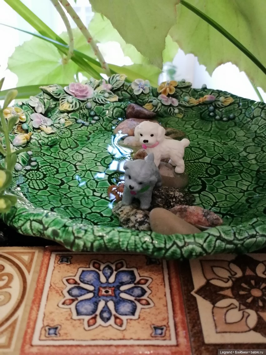 Лурения: Дамла и Айсель в саду