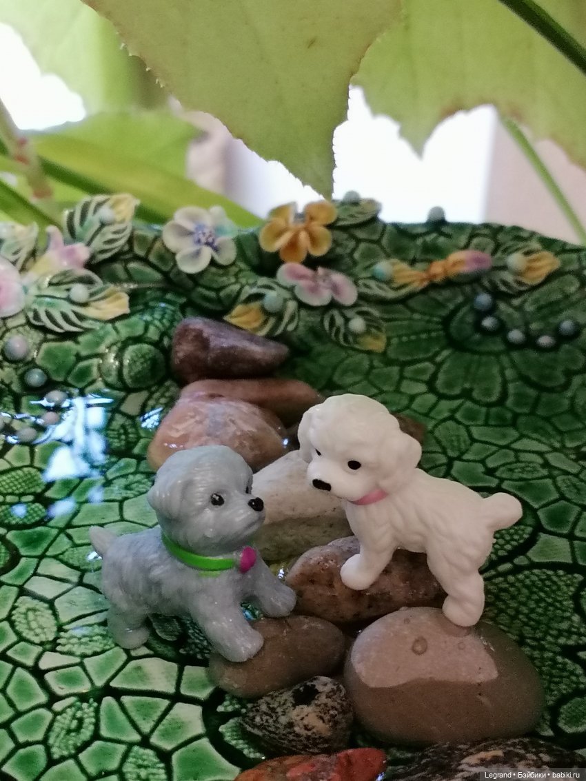 Лурения: Дамла и Айсель в саду