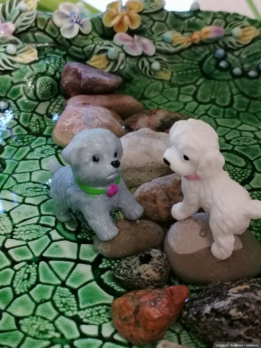 Лурения: Дамла и Айсель в саду