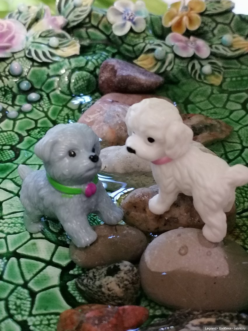 Лурения: Дамла и Айсель в саду