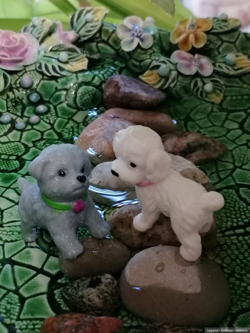 Лурения: Дамла и Айсель в саду