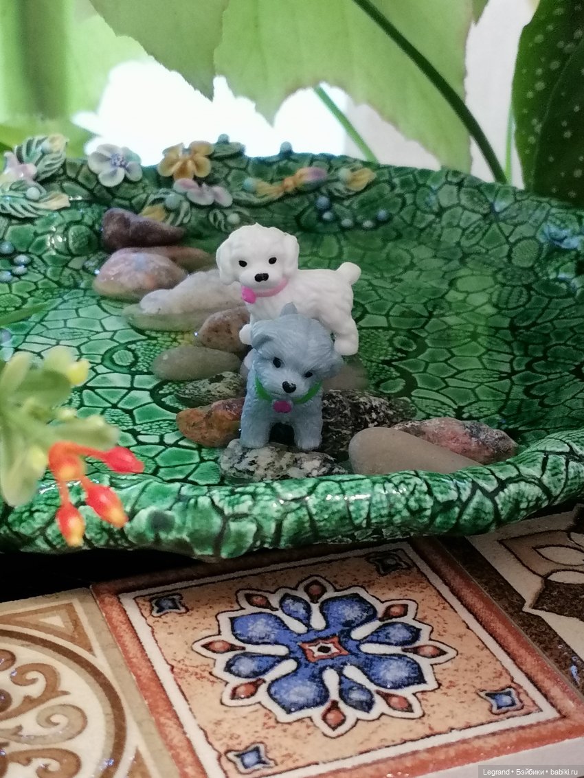 Лурения: Дамла и Айсель в саду