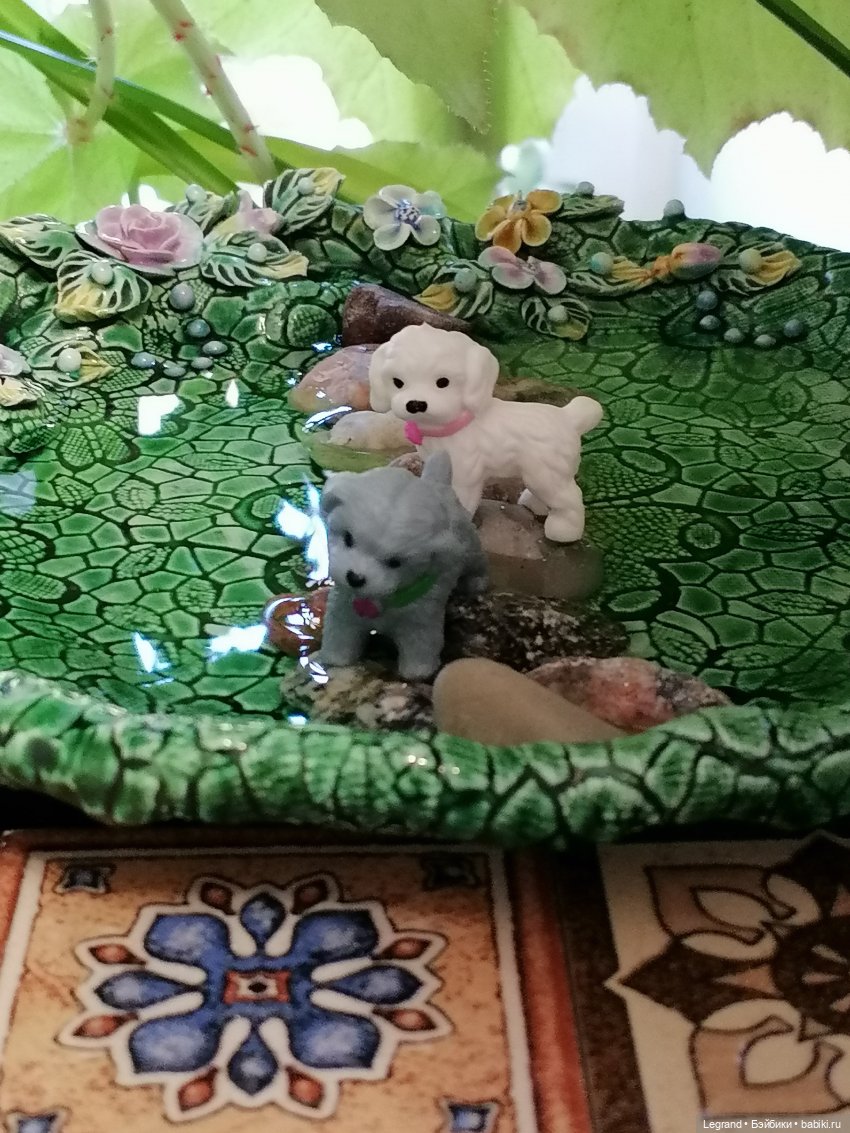 Лурения: Дамла и Айсель в саду