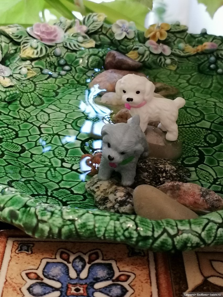 Лурения: Дамла и Айсель в саду