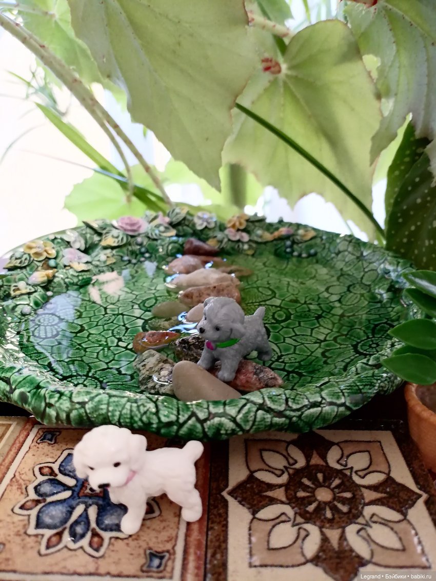 Лурения: Дамла и Айсель в саду