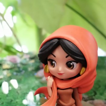 Лурения: снова Жасмин в саду