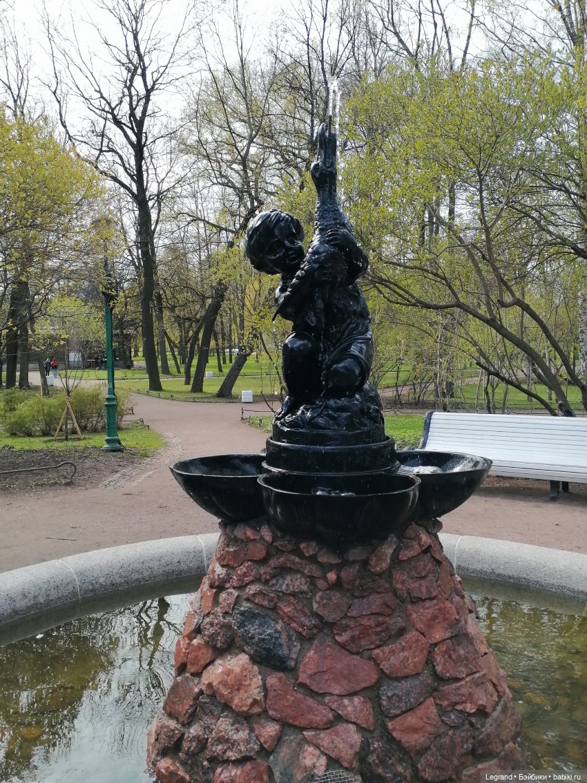 Санкт-Петербург: прогулка с собачками. У фонтанов