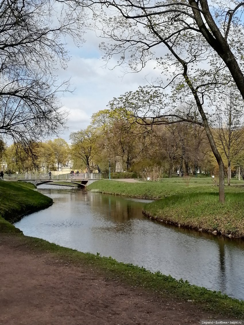 Санкт-Петербург: прогулка с собачками. У фонтанов