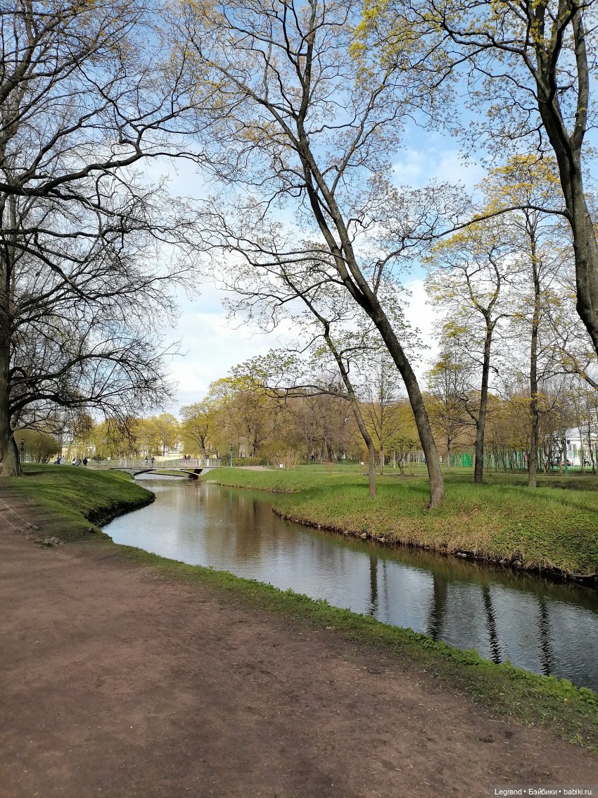 Санкт-Петербург: прогулка с собачками. У фонтанов