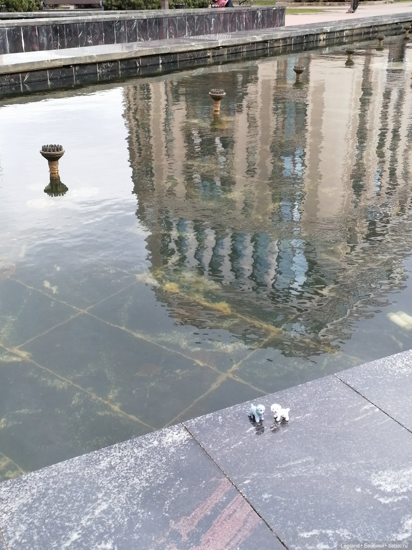 Санкт-Петербург: прогулка с собачками. У фонтанов