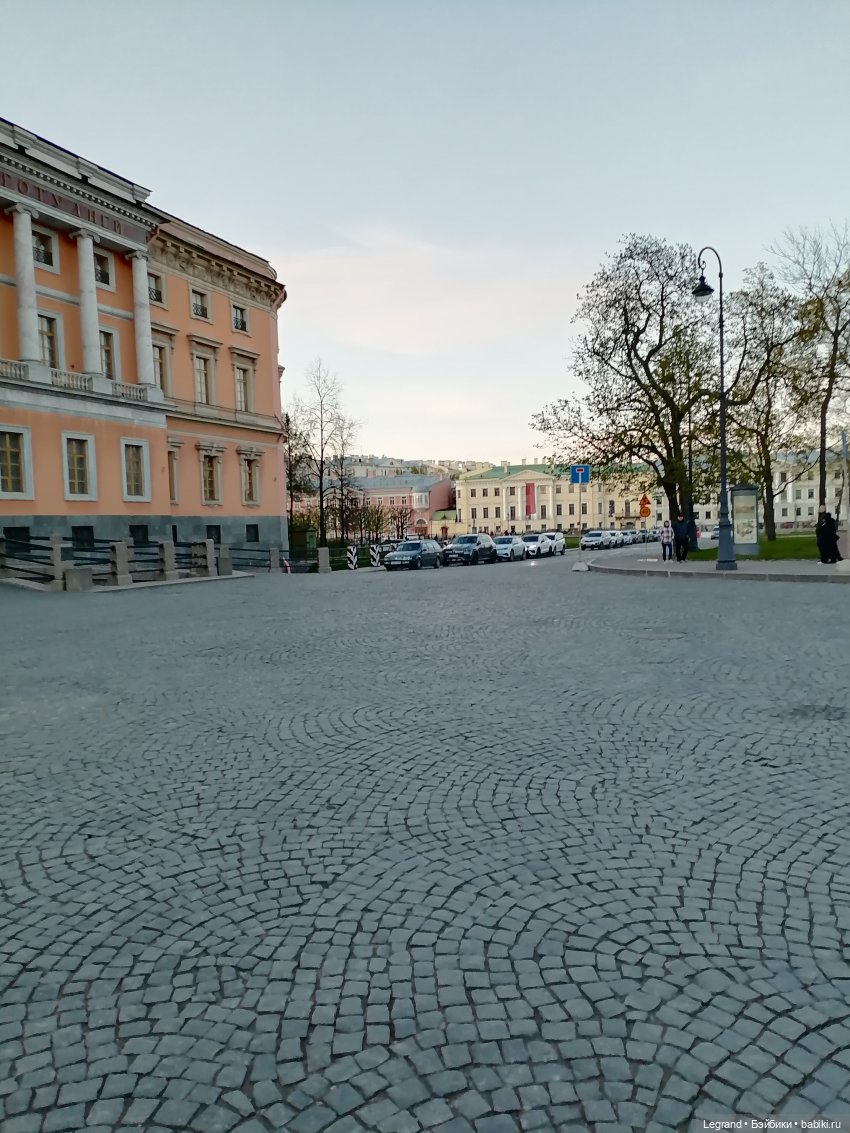 Санкт-Петербург: прогулка с Мишелем - возле Михайловского замка
