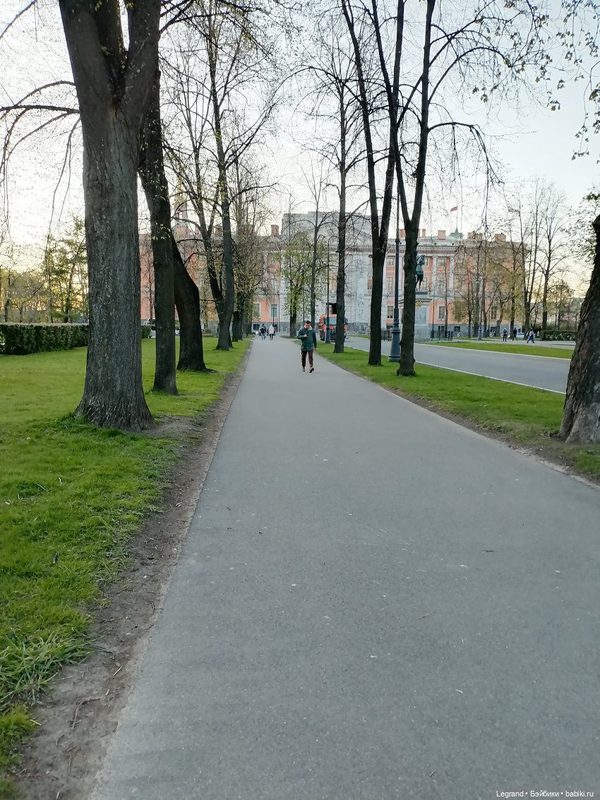 Санкт-Петербург: прогулка с Мишелем - возле Михайловского замка