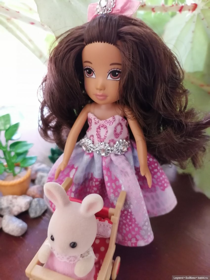 Луренские сады: девочки на прогулке