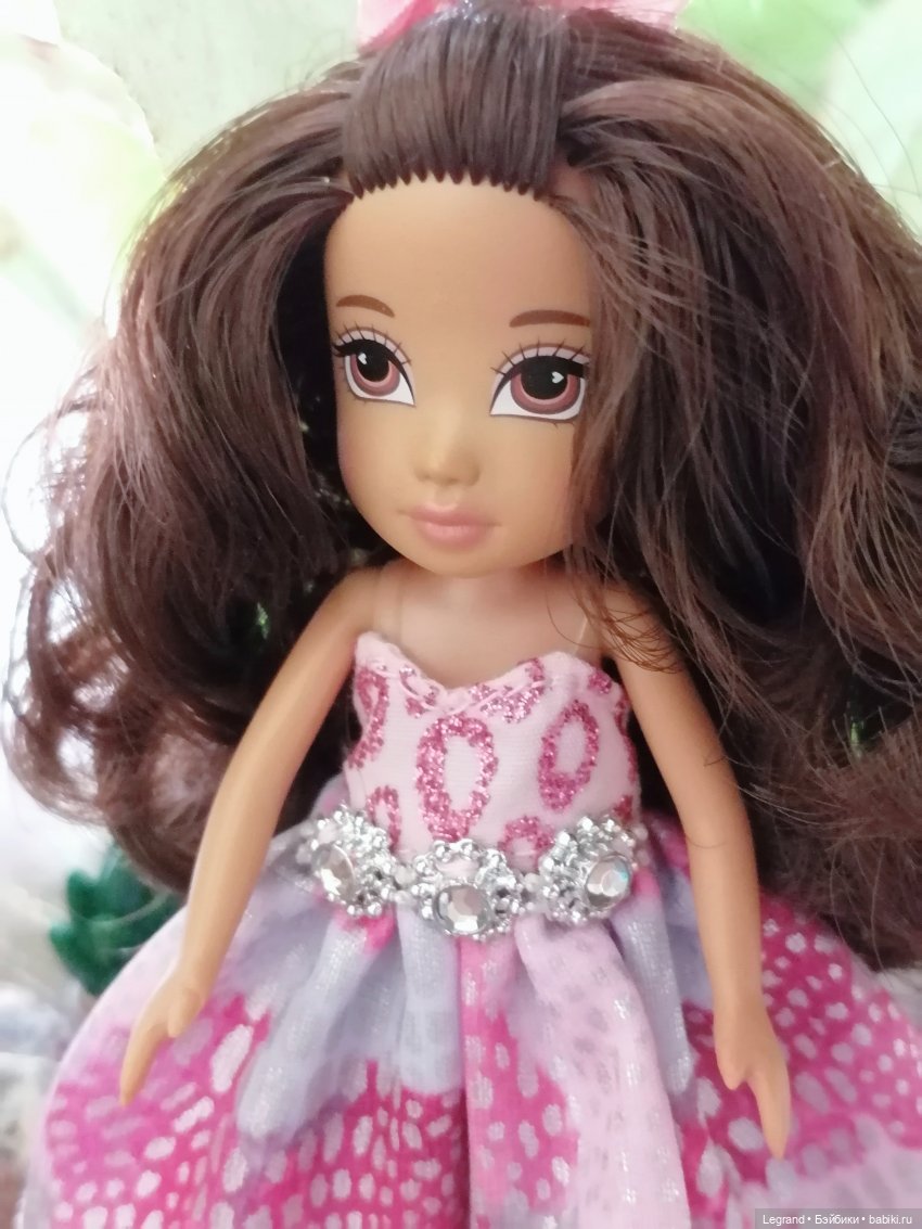 Луренские сады: девочки на прогулке