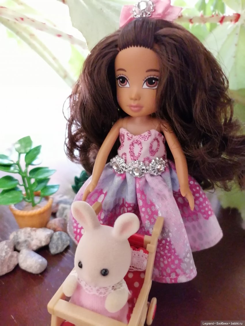 Луренские сады: девочки на прогулке