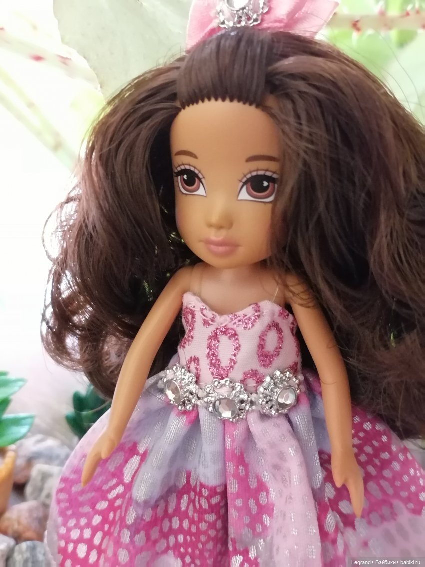 Луренские сады: девочки на прогулке