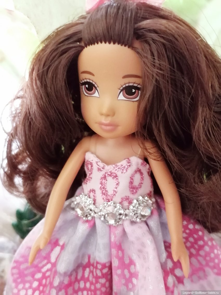 Луренские сады: девочки на прогулке