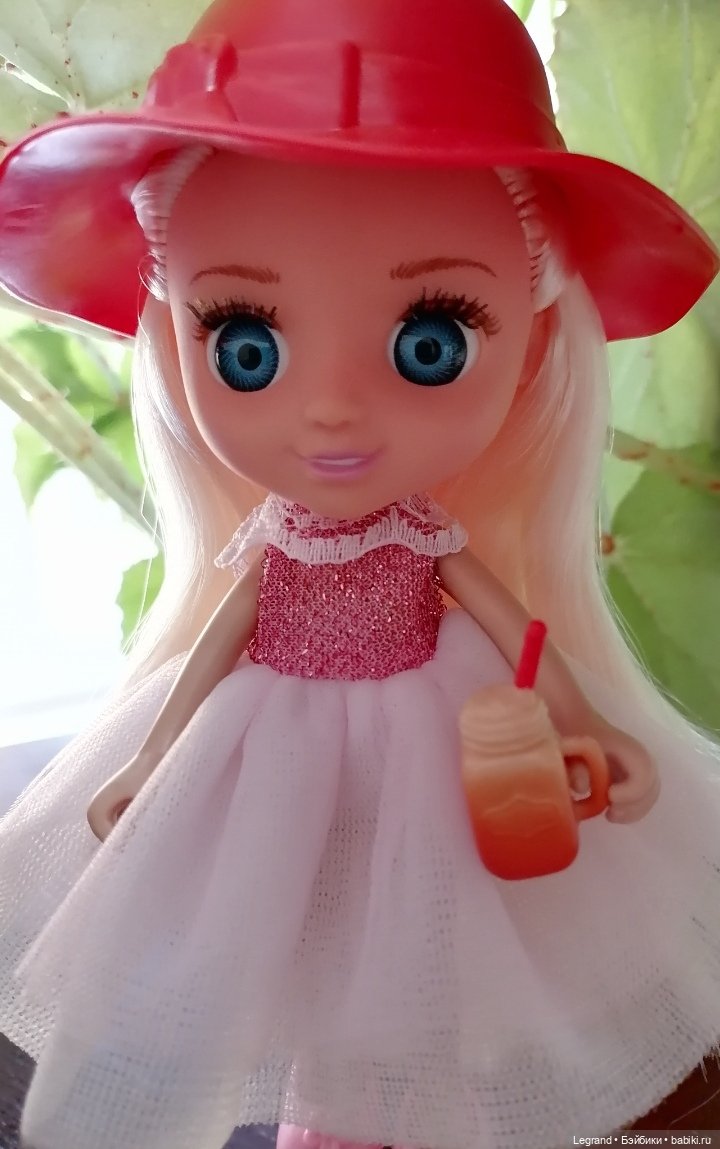 Луренские сады: девочки на прогулке