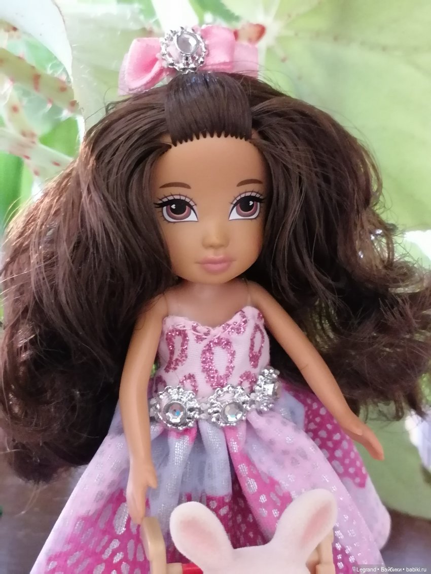 Луренские сады: девочки на прогулке