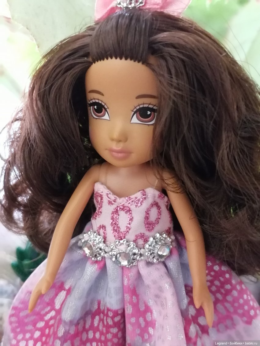 Луренские сады: девочки на прогулке