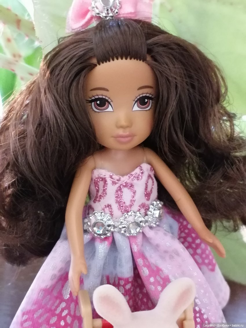 Луренские сады: девочки на прогулке