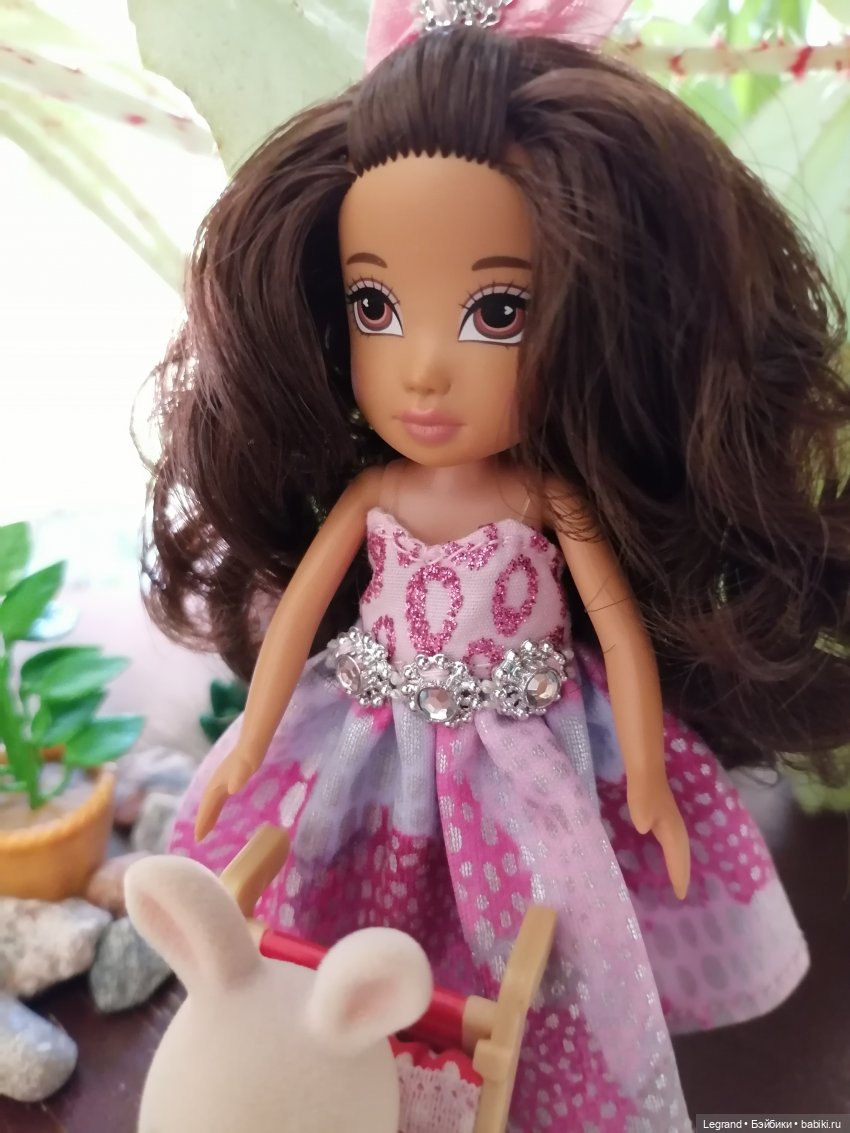 Луренские сады: девочки на прогулке