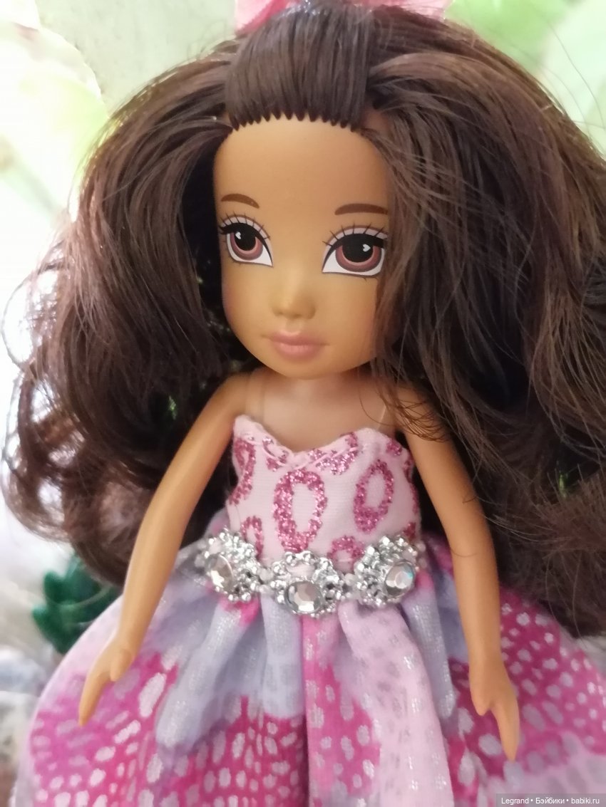 Луренские сады: девочки на прогулке