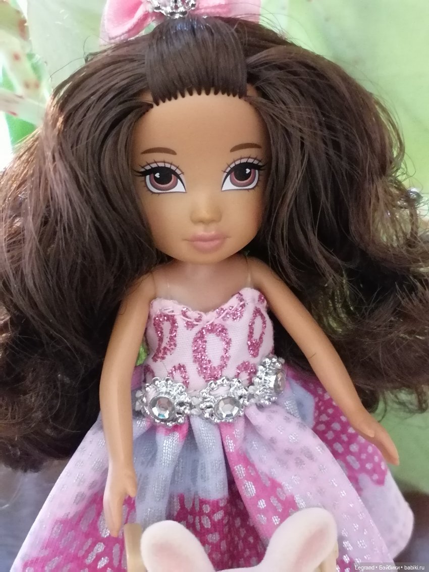 Луренские сады: девочки на прогулке